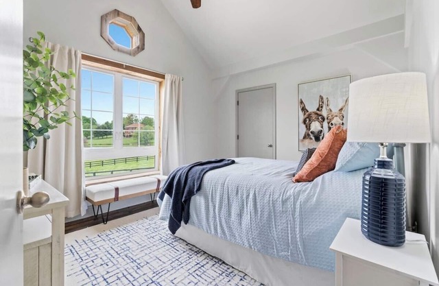 This barn is a 2 bedroom(s), 1.5 bathrooms, located in Midway, KY.