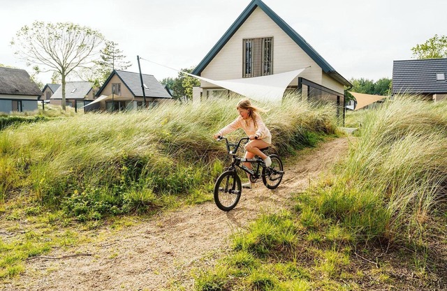 This beautiful eight-person vacation home offers plenty of space and comfort in many ways during your stay.
