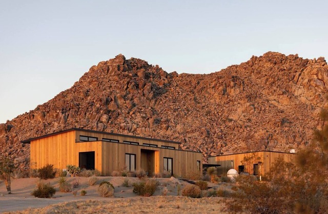 This house is a 2 bedroom(s), 2 bathrooms, located in Joshua Tree, CA.