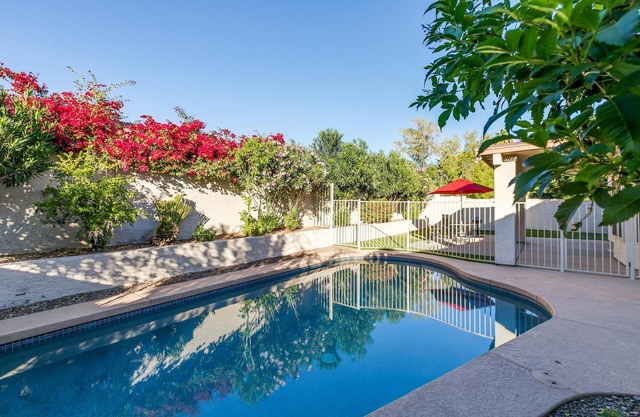 This house is a 4 bedroom(s), 2.5 bathrooms, located in Scottsdale, AZ.