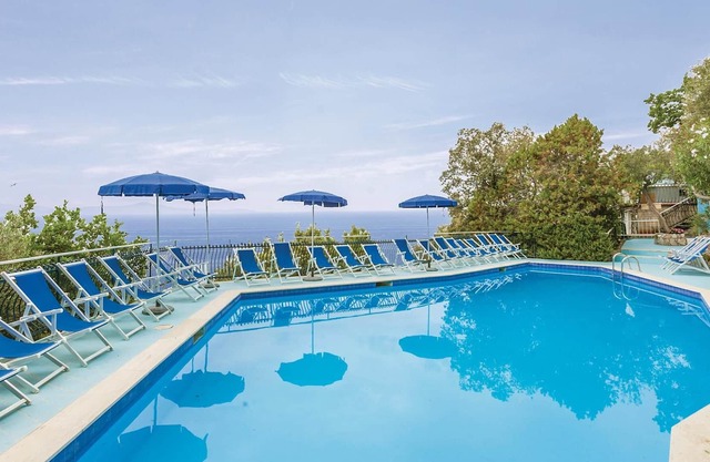 This modern bungalow belongs to a vacation home complex directly above the sea, with a unique panora