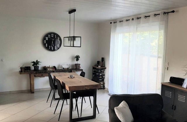 This peaceful country house offers a relaxing break for the whole family.