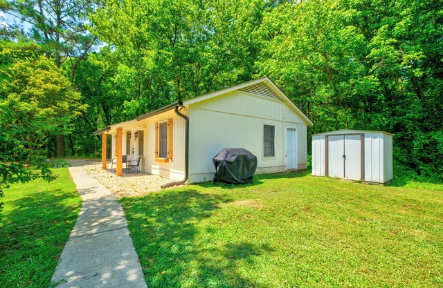 This villa is a 5 bedroom(s), 8 bathrooms, located in Newnan, GA.