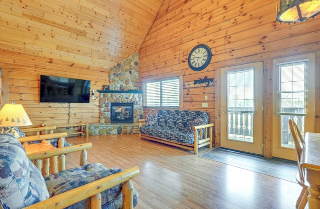 Three Bears Resort Home w/Perks + Outdoor Spots!