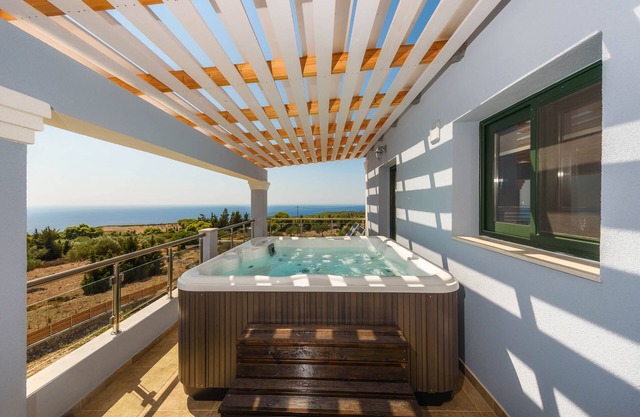 Three-Bedroom Apartment with Private Jacuzzi