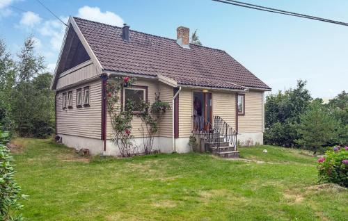 Three Bedroom Cozy Home In Flekkerøy
