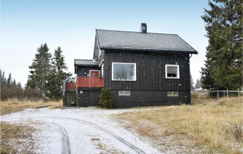 Three-Bedroom Holiday Home In Sjusjoen