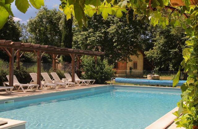 Three gîtes set in a large estate, around a 27° heated swimming pool.