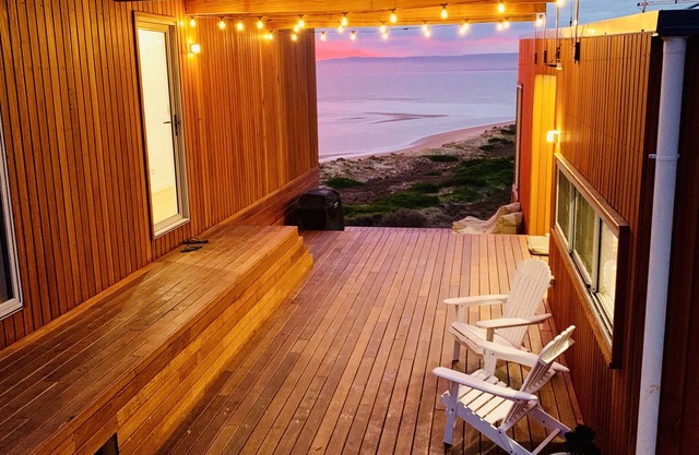 Three Little Birds at Freycinet - Ocean views!
