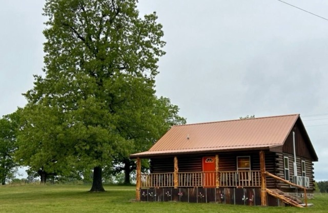 Three Oaks Cabin - A Log Cabin Just 3 Miles East of Jasper on Hwy 74E