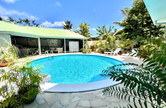 Tiaki Guesthouse: 5min drive from the beach, Prime Location near Punaauia Center