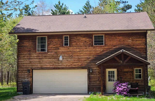 Time to relax and unwind…Cozy house in the woods minutes from downtown Minocqua