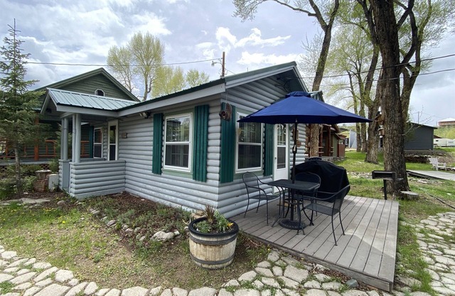 Tiny but Mighty | Jackalope Retreat Cabin in Riverside, Wyoming