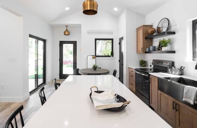 Tiny Home On College Hill!