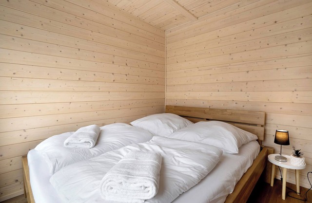 Tiny House ‘André’ with lake view from the terrace, sauna, access to the lake