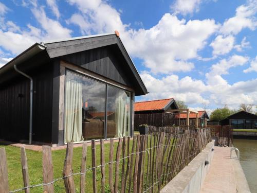 Tiny House in Anjum by Scenic Lake