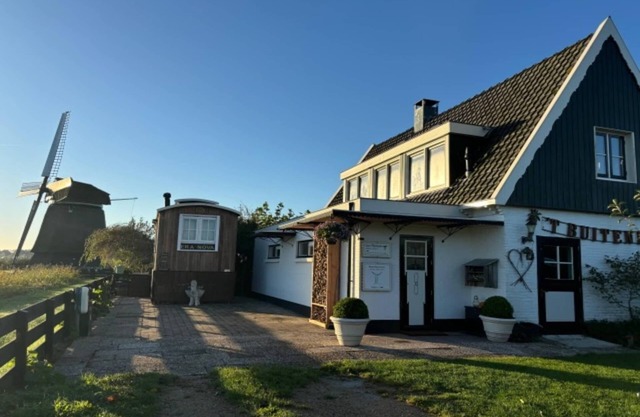 Tiny House in 't Zand near Beach and Forest
