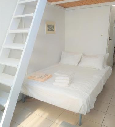 Tiny Studio in Kalamata long-term rental offer