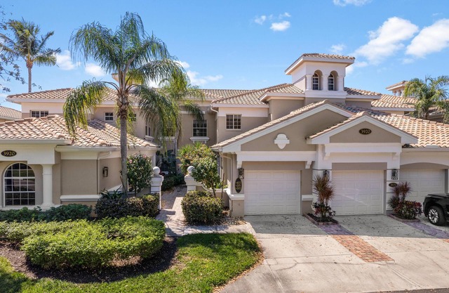 TIRED OF COLD WEATHER?nSpacious, luxurious Condo with lake/golf course views.n