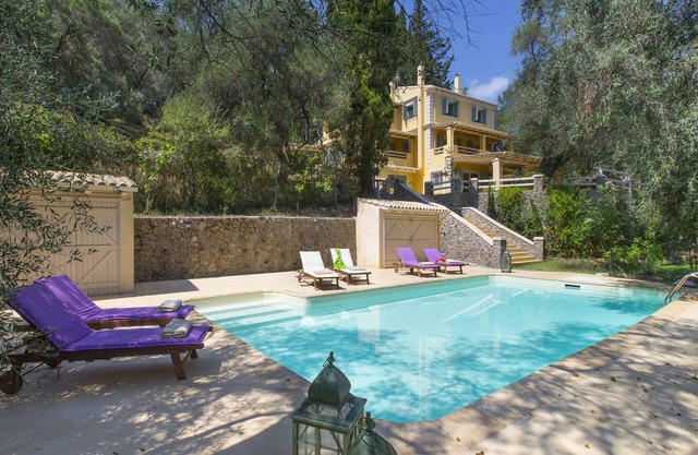 TITANIA-Luxurious Holidays by the Pool at IL Giardino Segreto Di Prospero