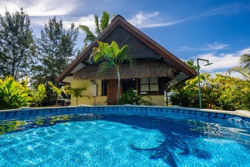 Toahere Beach House - Beachfront - Pool - Pontoon