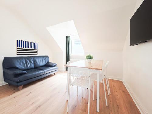 Tolstov Apartments - 3 Room Attic Apartment - Kitchen - 5 min to Messe DUS