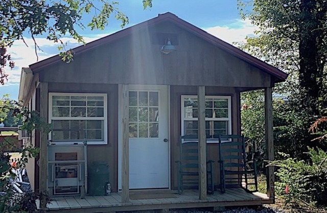 Tom & Jerri's Rustic Cabin located on the lake