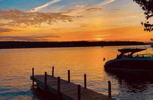 Tom’s Cabin Lake Winnipesaukee