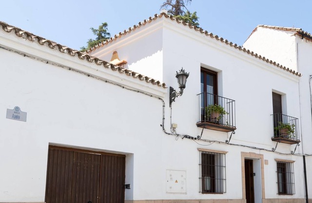 Top floor apartment with parking and terrace near Ronda's center