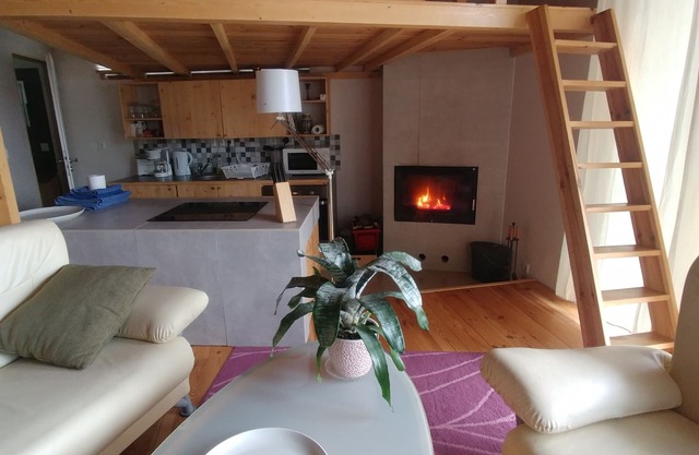 TOP LOCATION directly on the water in New Venice