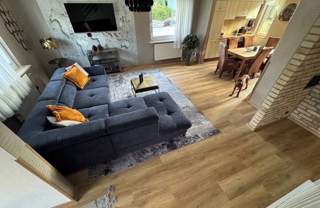 Top modern townhouse in mint condition with garden+barbecue+garage safe and quiet