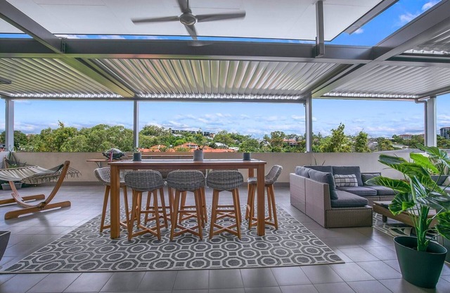 Top of Taringa Penthouse with Sweeping Views