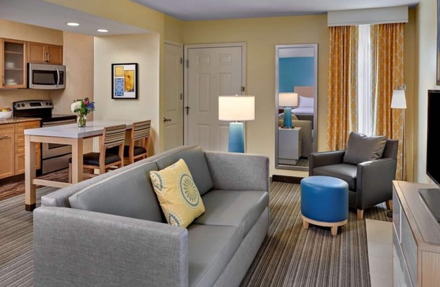 Top Pick! Onsite Pool, Full Kitchen, FREE Bfast, Close to Chamberlin Park & More