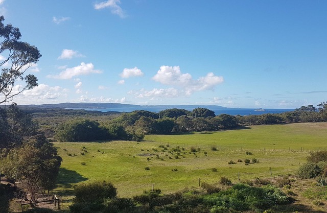 Torbay Seaview – Enjoy Oceanview’s from the spa bath