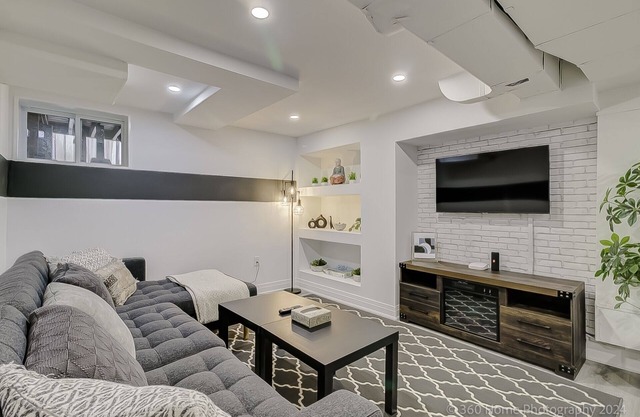 TorontoGEM: 20 mins to Downtown,10 mins to Airport
