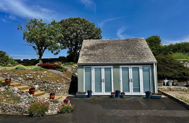 TOWER COTTAGE, pet friendly, with a garden in Pembroke