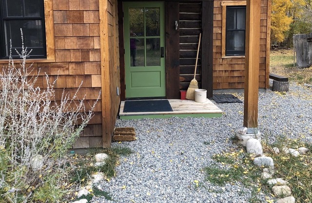 Town Hut - Cozy haven on BV's mountain side, EV charging