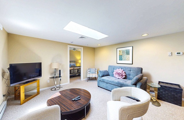 Town of Rehoboth Beach pet friendly house w/deck close to beach