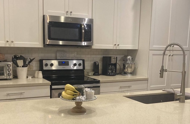 Townhome - Oviedo on the Park! Close to UCF, restaurants, shopping and the 417!