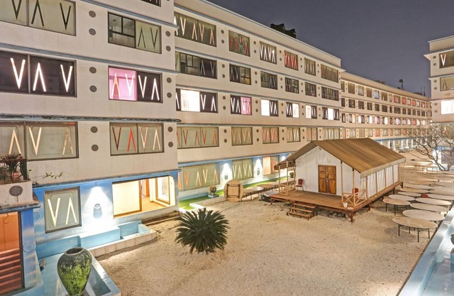 Townhouse 808 Royal Palms Shared Serviced Apartment