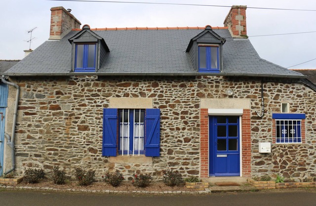 Traditional house 7 minutes from the beach, close to hiking trails