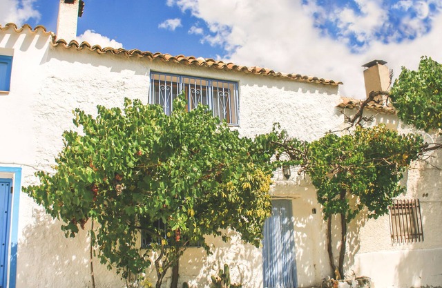 Traditional Andalucian cottage in a remarkable location. Sleeps 7