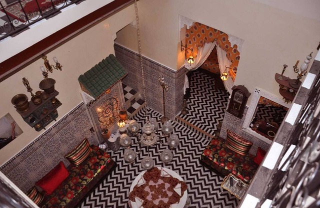 traditional big house, in the main media only 1 mint from the parking.
