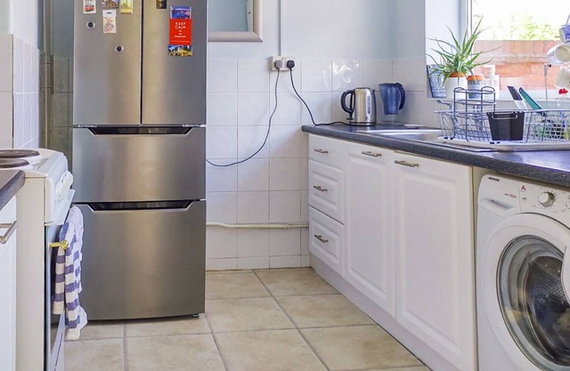Tranquil 2 bed home with garden, close to London