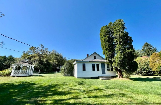 Tranquil 3 BD, 2.5 BATH in Little Compton, RI close to the So. Shore Beach