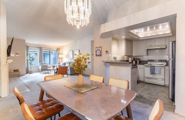 Tranquil Apt, 2 King Suites, Pet Friendly near DT Bellevue