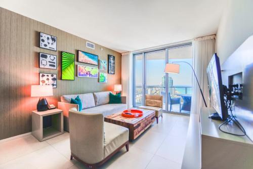 Tranquil Beachfront Retreat w Panoramic Views