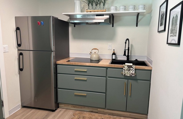 Tranquil Canyon Studio Minutes from City & Slopes