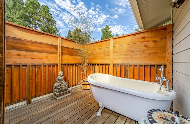 Tranquil dog-friendly studio with a private balcony, grill, & outdoor tub