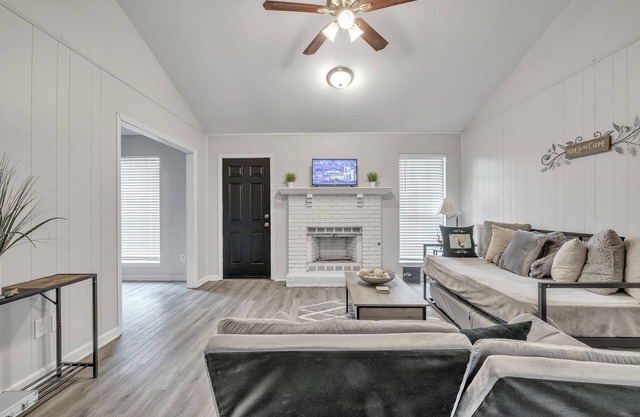 Tranquil Escape (3-Bedroom Home) - Handicap accessible - Pets Allowed by RedAwning